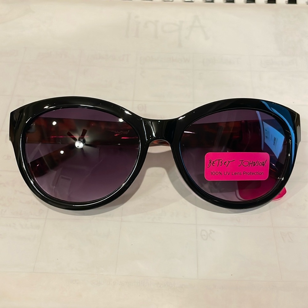NWT Betsey Johnson Black/Brown Sunglasses